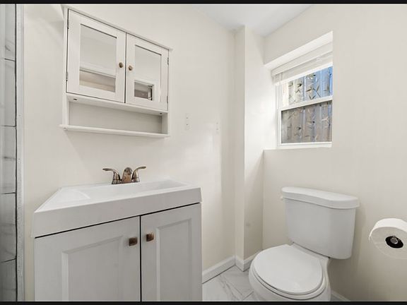 3rd image of 56 Madison Ave Floor 1