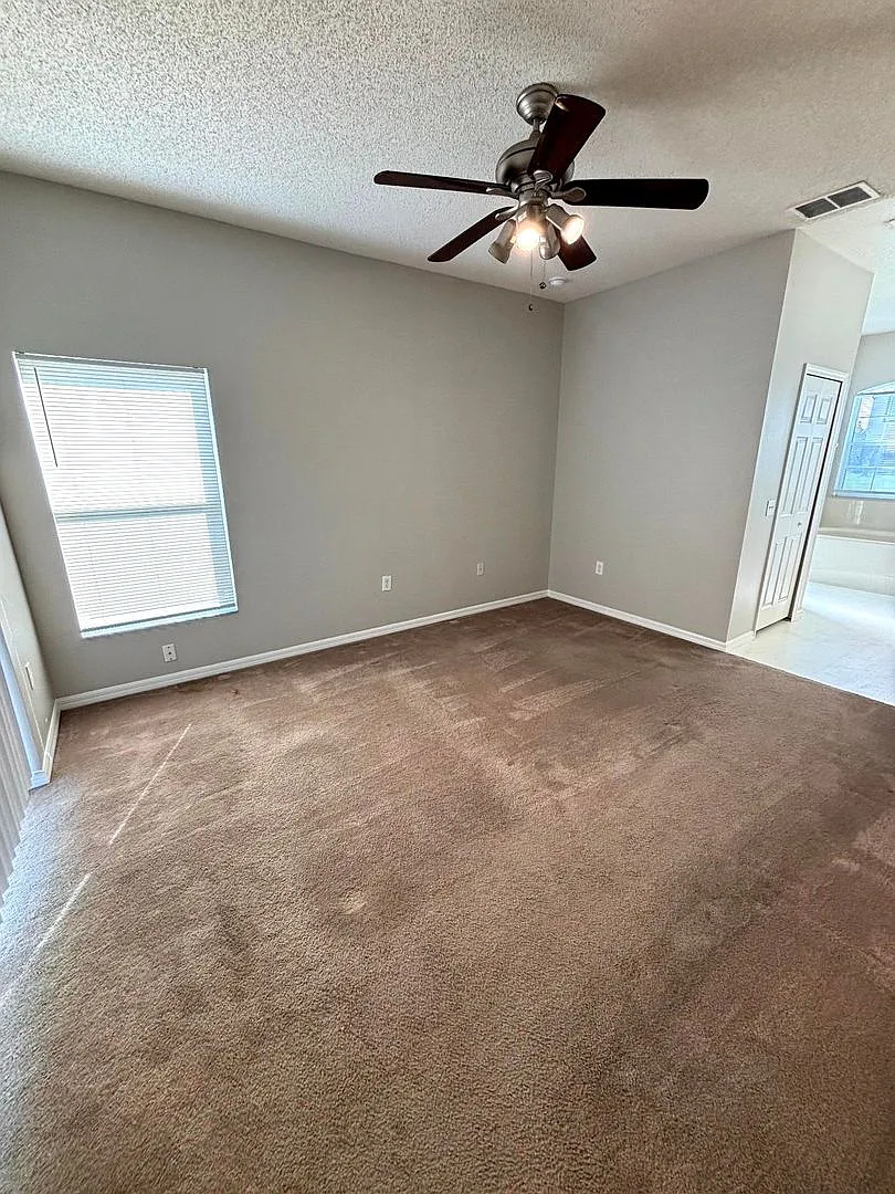 Charming 3-Bedroom Kissimmee Home Comfortable Living in Poinciana! — Photo 3