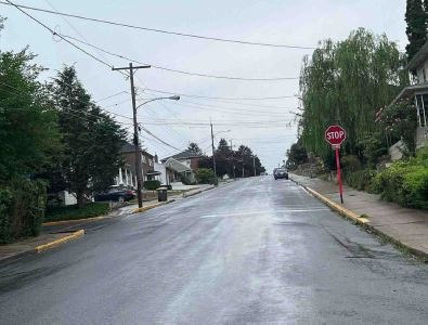 Exterior Neighborhood (street photo)