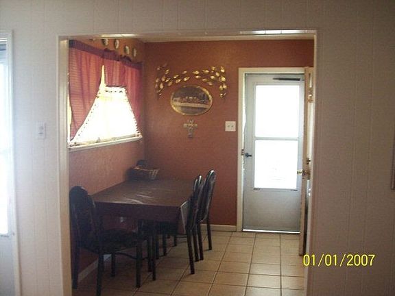 4th image of 920 W 30th St
