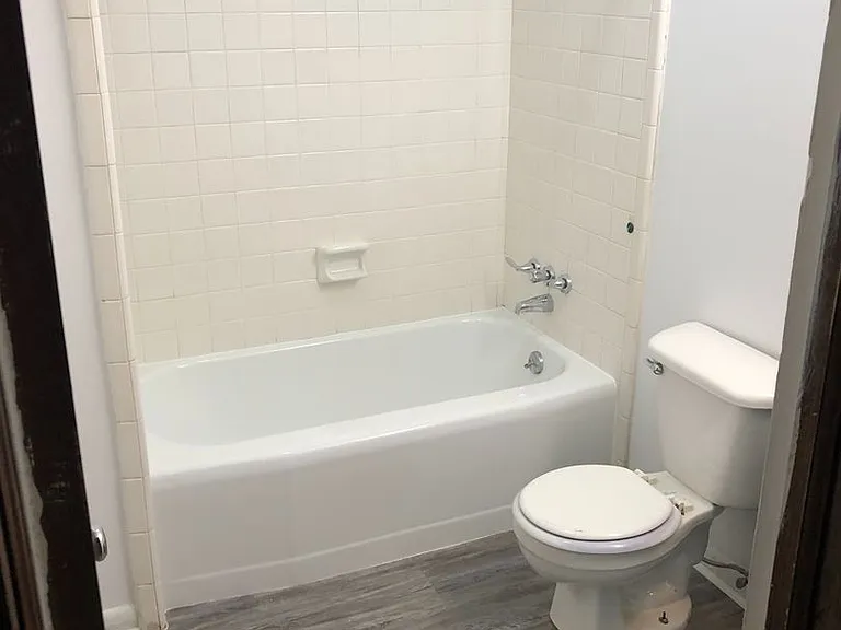 607 College St SW — Photo 6