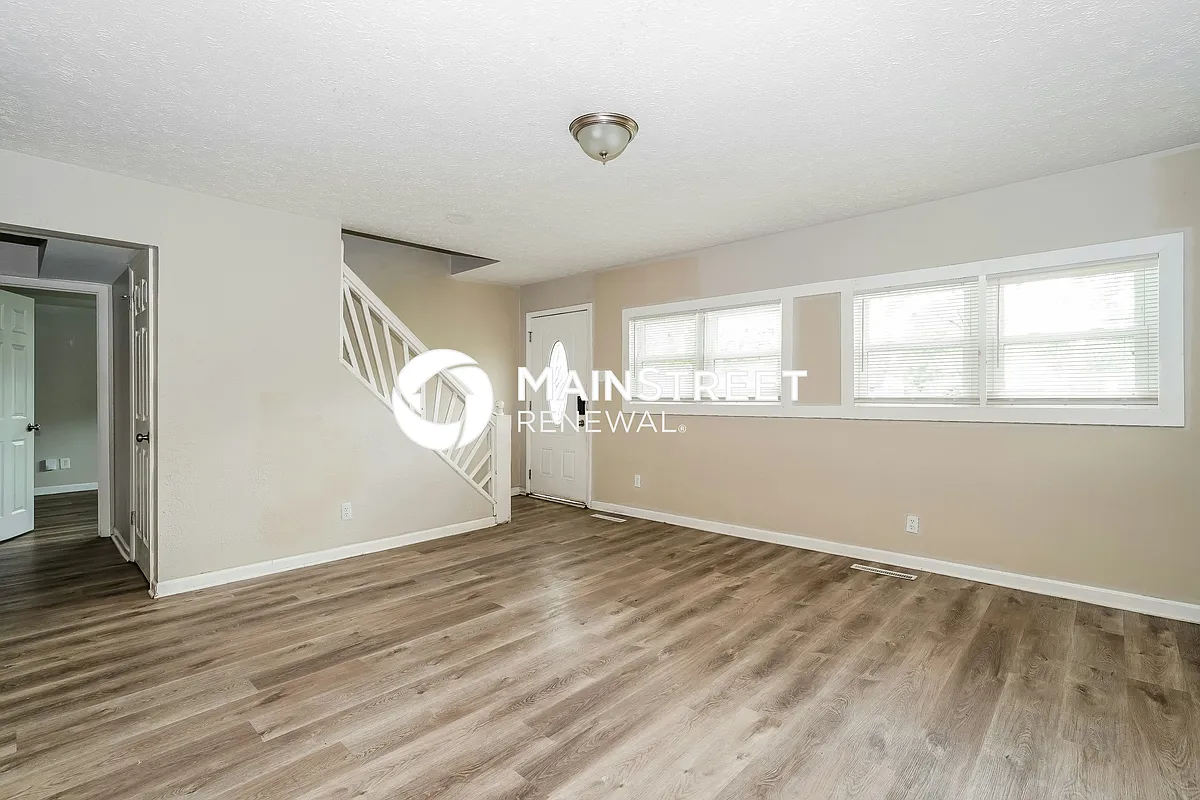 Living Room - 4728 E Livingston Ave