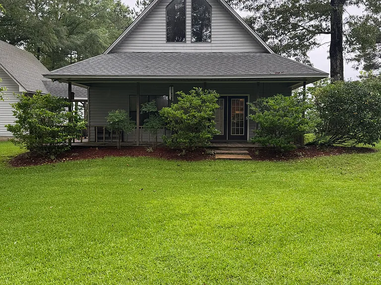 Bridgewood Ln — Photo 1