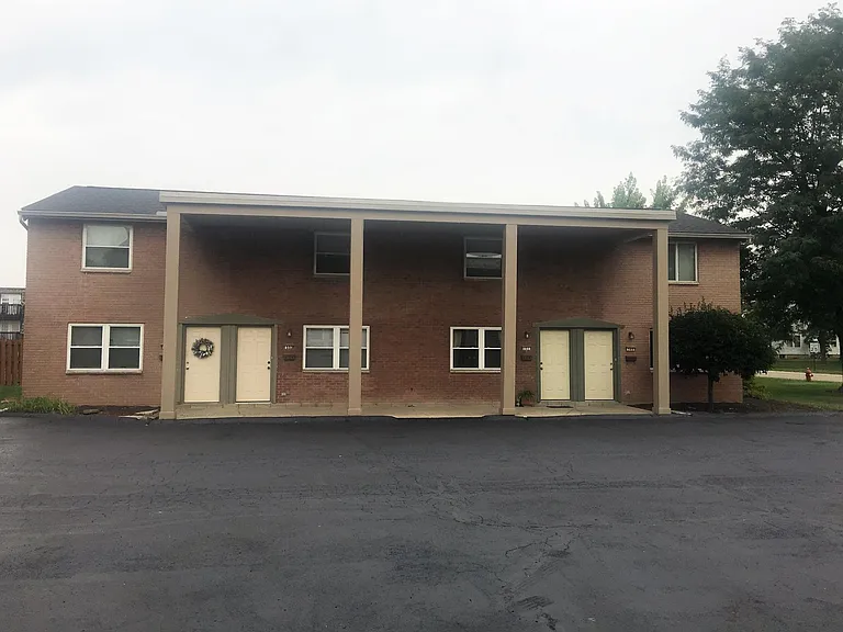 550 S Clayton Rd — Photo 2