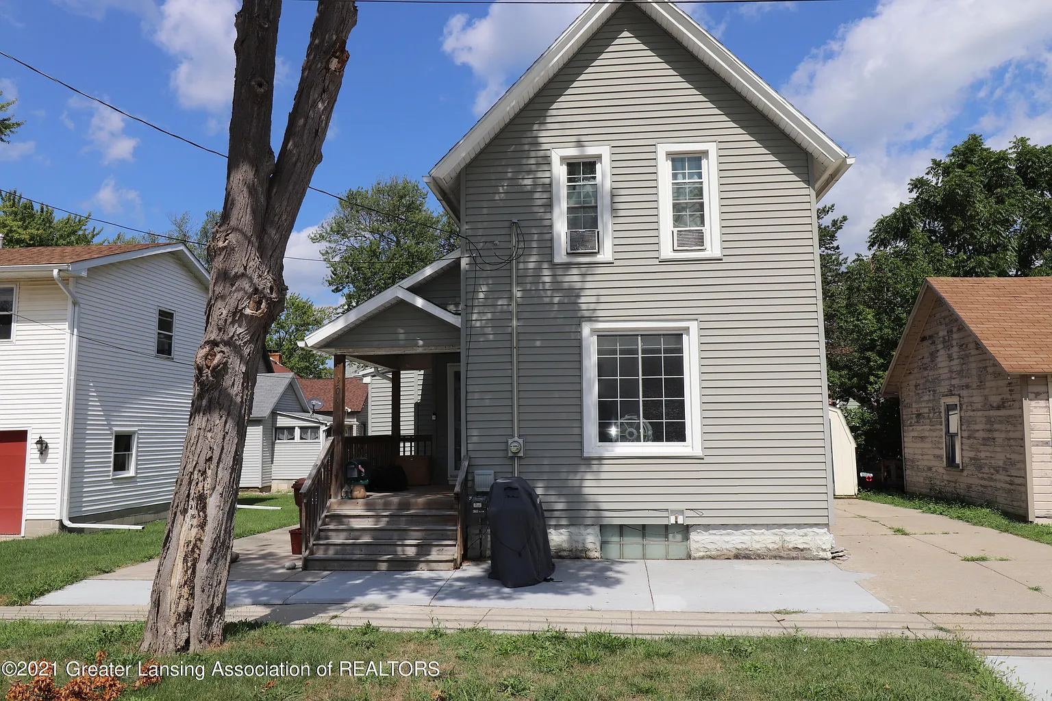 304 E Walker St photo 1