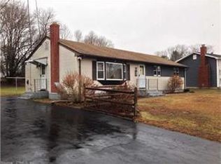 15 Meadow Wood Dr, North Stonington, CT 06359
