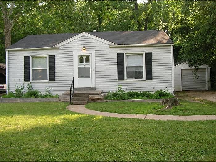 1st image of 909 Trellis Ln