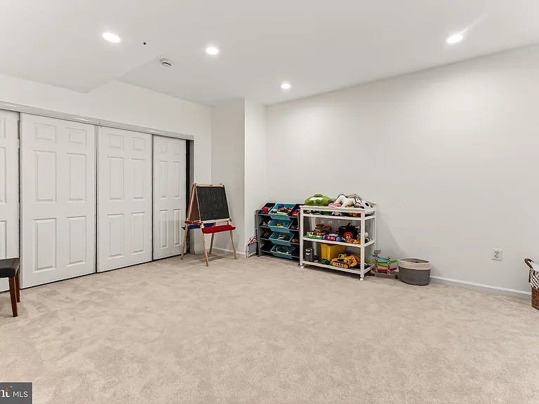 8901 Hargrove Ct — Photo 42