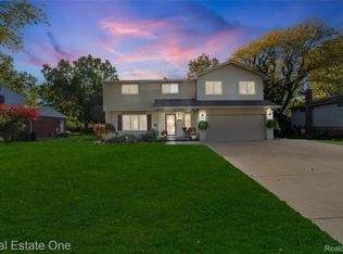 8469 Concord Rd, Grosse Ile, MI 48138