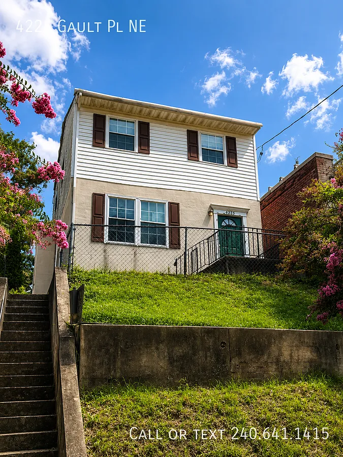 Spacious 5 BR/2.5 BA Single-Family Home in Upper Central NE! — Photo 1