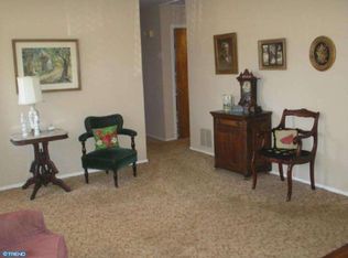 8 Cheyenne Dr, Pennington, NJ 08534