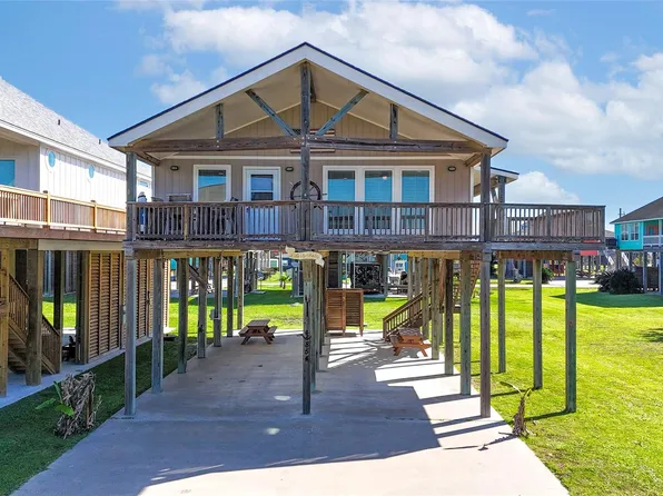 854 Palmetto Dr, Crystal Beach, TX 77650