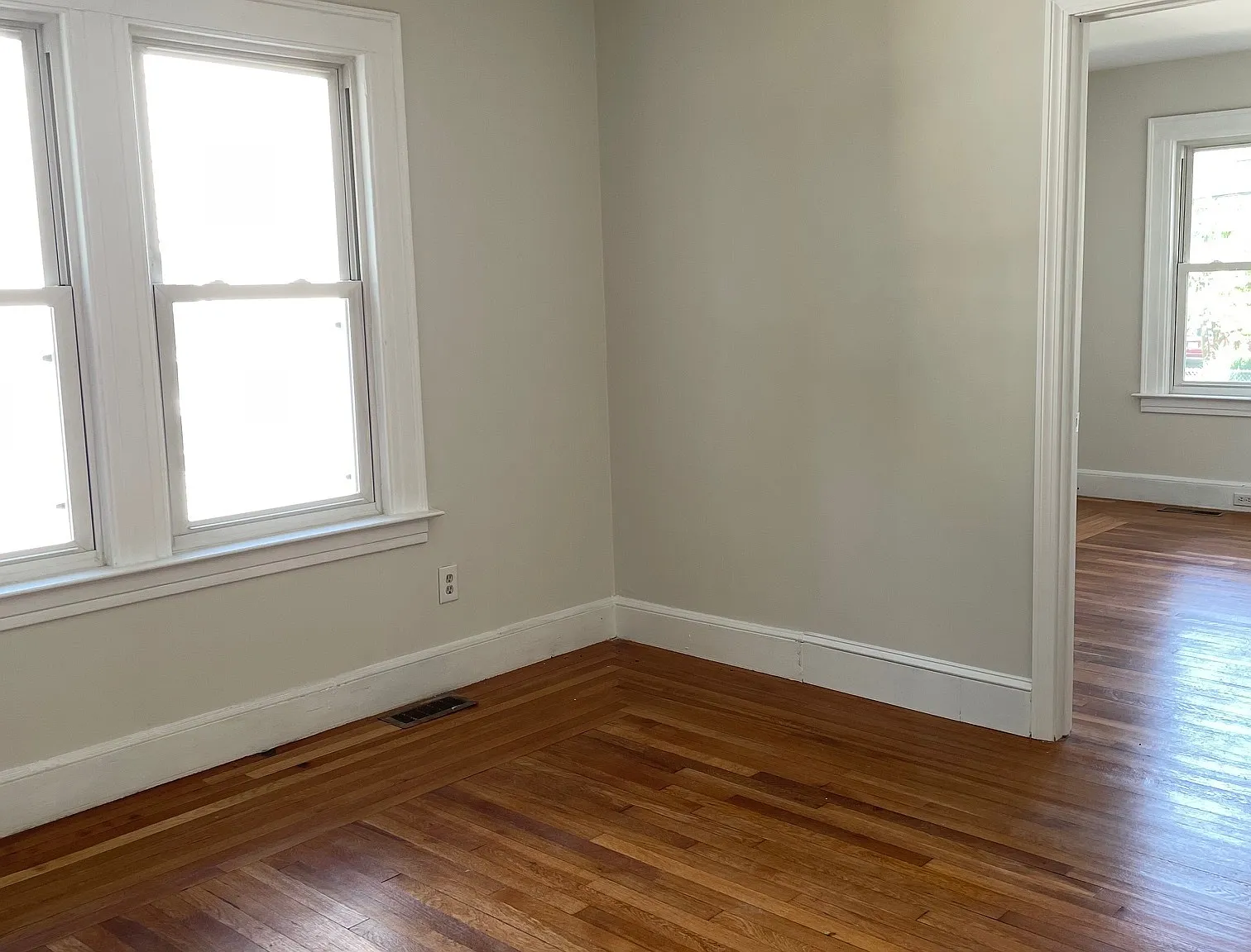 3 bed, 1.0 bath, 960 sqft, $2,050 — Photo 4