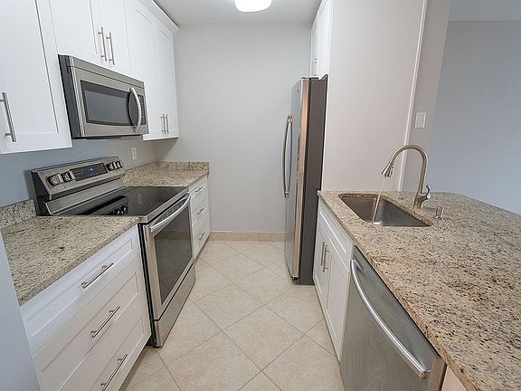 5th image of 1505 Meadows Cir W