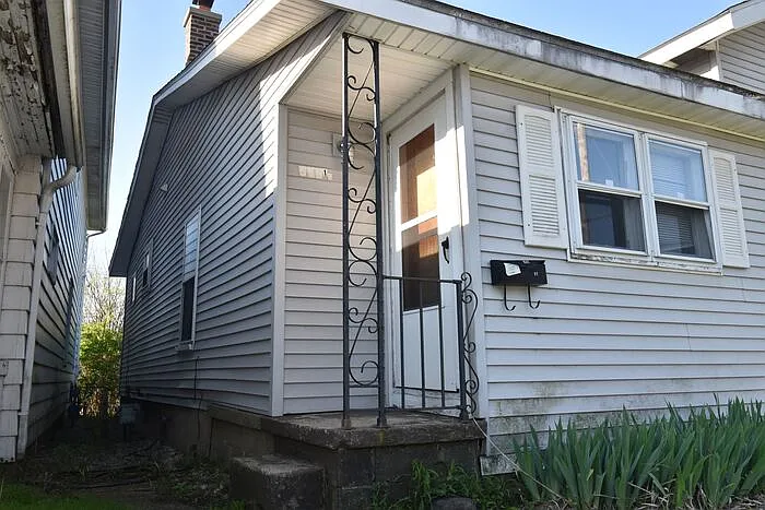 2 bed, 1.0 bath, 900 sqft, $850 — Photo 1