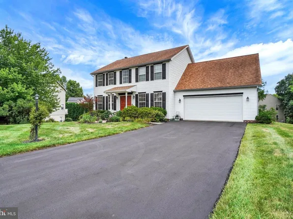 2236 Bernays Dr, York, PA 17404