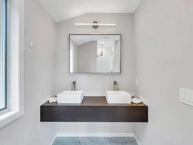 470 Windy Point Ln — Photo 30