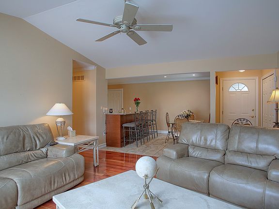 4th image of 53076 Barberry Cir