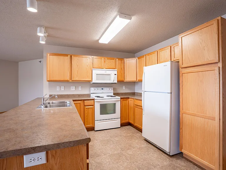 Fargo, ND East Bridge Apartments | 11B | Kitchen