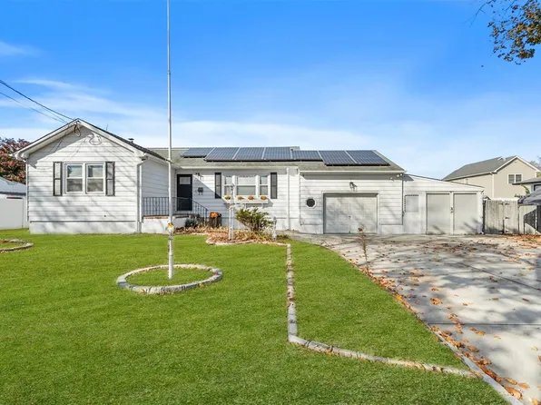 1518 14th Street, West Babylon, NY 11704