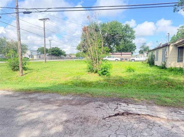 101 Carl St, Refugio, TX 78377