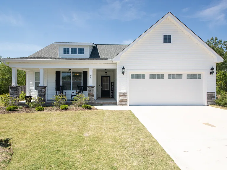 107 Prescott Cir — Photo 1