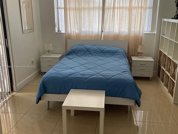 3rd image of 1621 Collins Ave APT 702