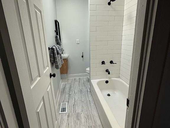 3rd image of 2855 Mayfield Ave
