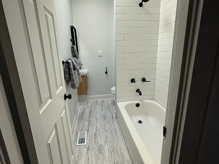 2855 Mayfield Ave — Photo 3