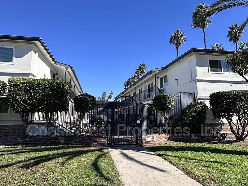 2 bed, 1.0 bath, 750 sqft, $3,350 — Photo 2