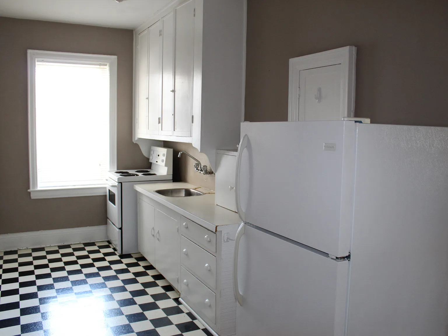 Kewanee Manor — Photo 2
