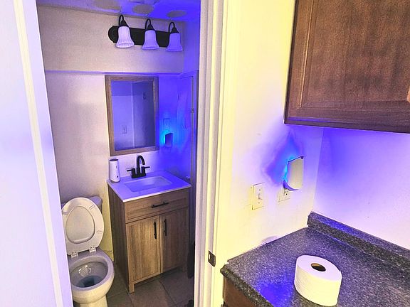 2nd image of 1001 W Walnut St APT 9
