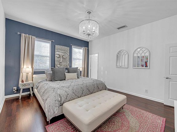 4th image of 515 SW 18th Avenue #18