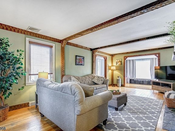 4th image of 19 Mount Pleasant Pl