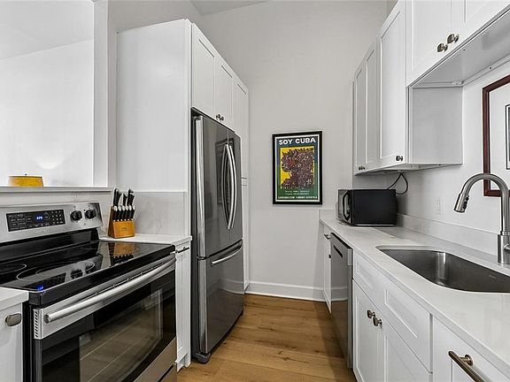5th image of 330 Julia St APT 317