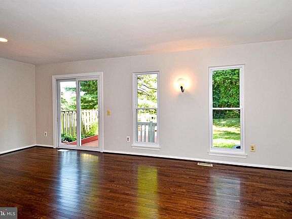 5th image of 3289 Tayloe Ct
