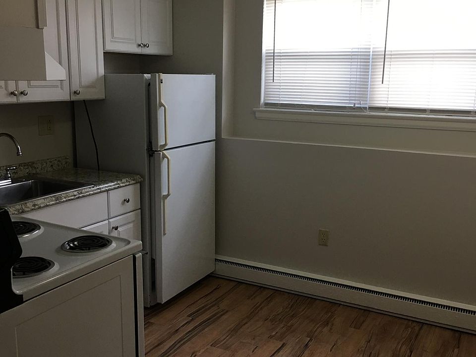 2nd image of 2032 Corbin Ave