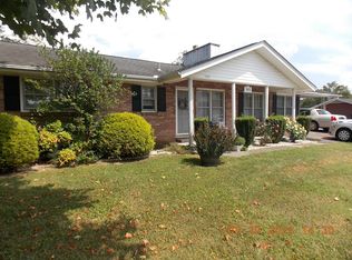 1805 Monte Vista Dr, Pulaski, VA 24301