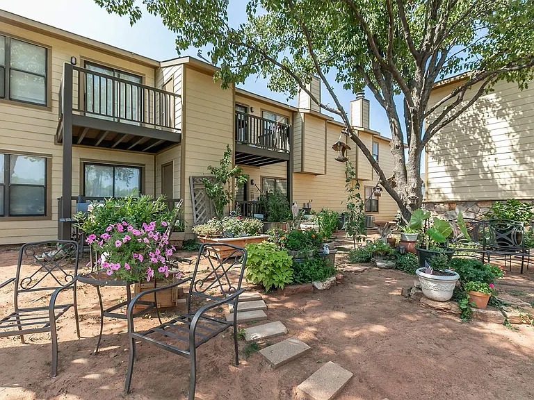 ONE MONTH FREE! APPLY FREE! VIRTUAL TOURS! — Photo 40