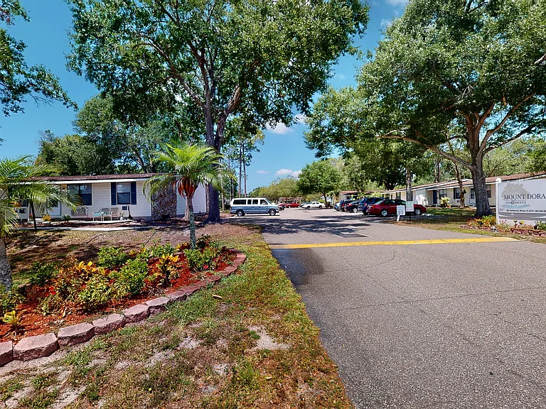 Mount Dora Apartments Entrance