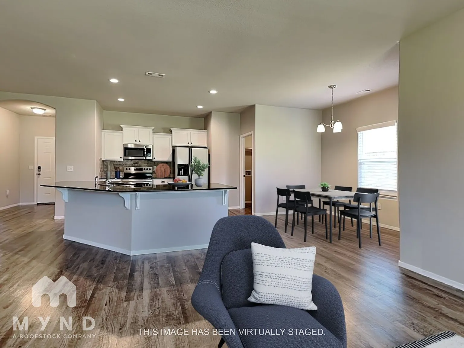3 bed, 2.0 bath, 1578 sqft, $1,735 — Photo 2