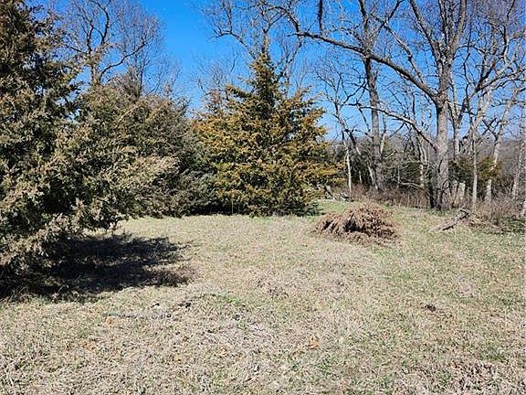 2nd image of 49 Oak Crest Dr