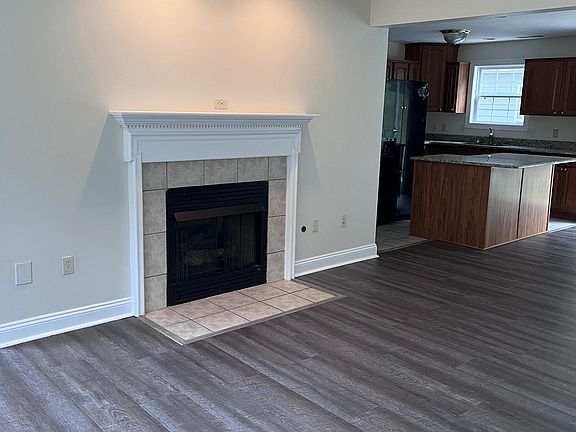 4th image of 210 Barkwood St
