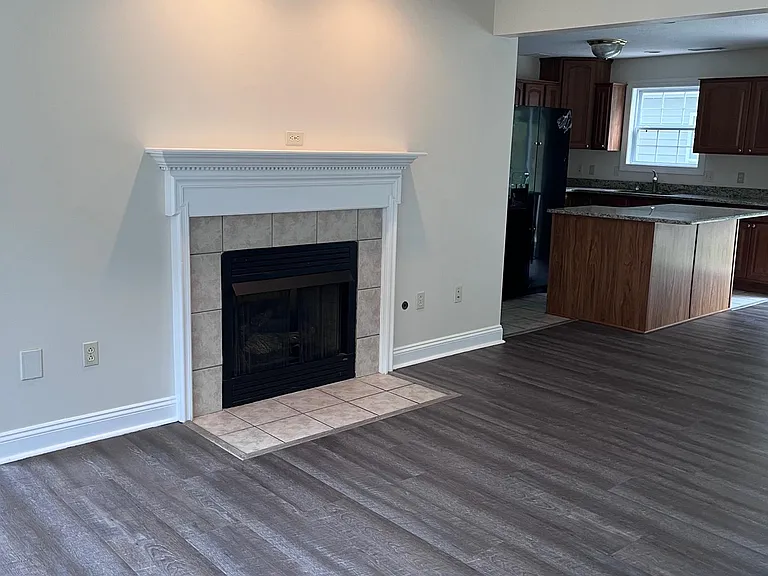 210 Barkwood St — Photo 4
