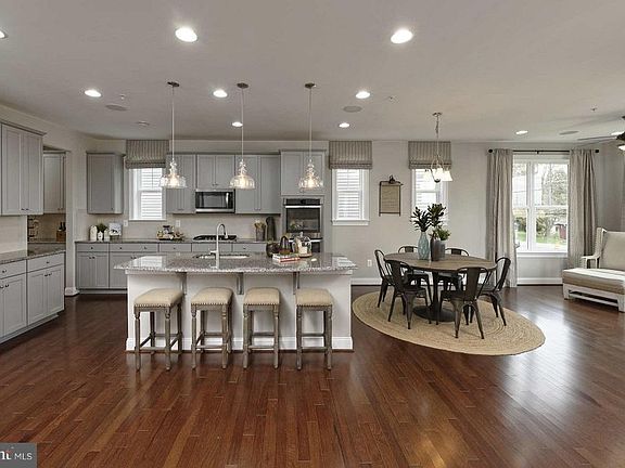 4th image of 1011 Cortana Ct