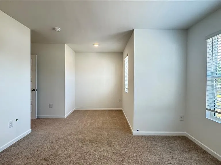 709 Alburgh Aly — Photo 19
