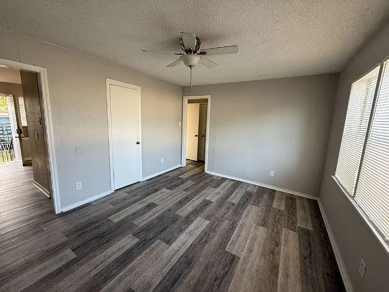 4522 Columbia Ave #2 — Photo 4