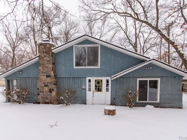 9161 Ashdown Ave, White Lake, MI 48386