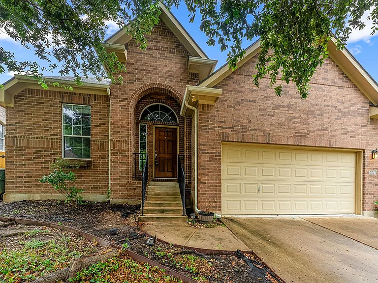 2217 Westfalian Trl — Photo 3