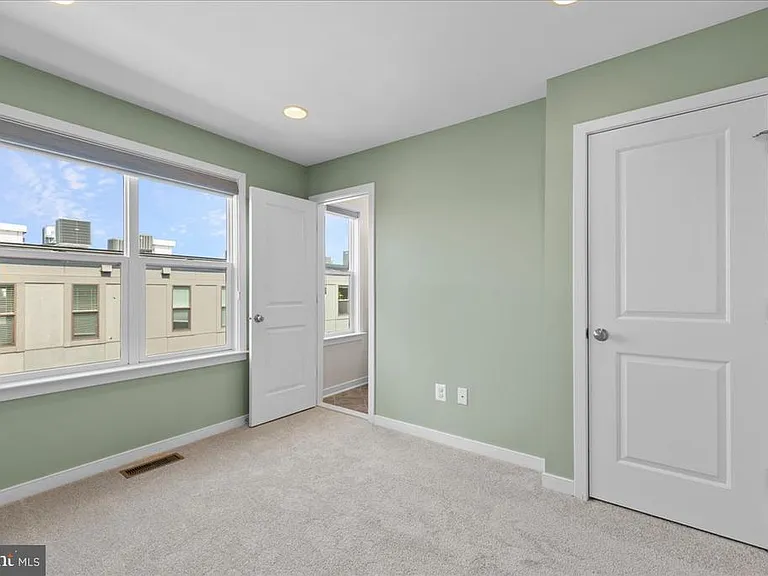 2916 Penny Ln — Photo 39